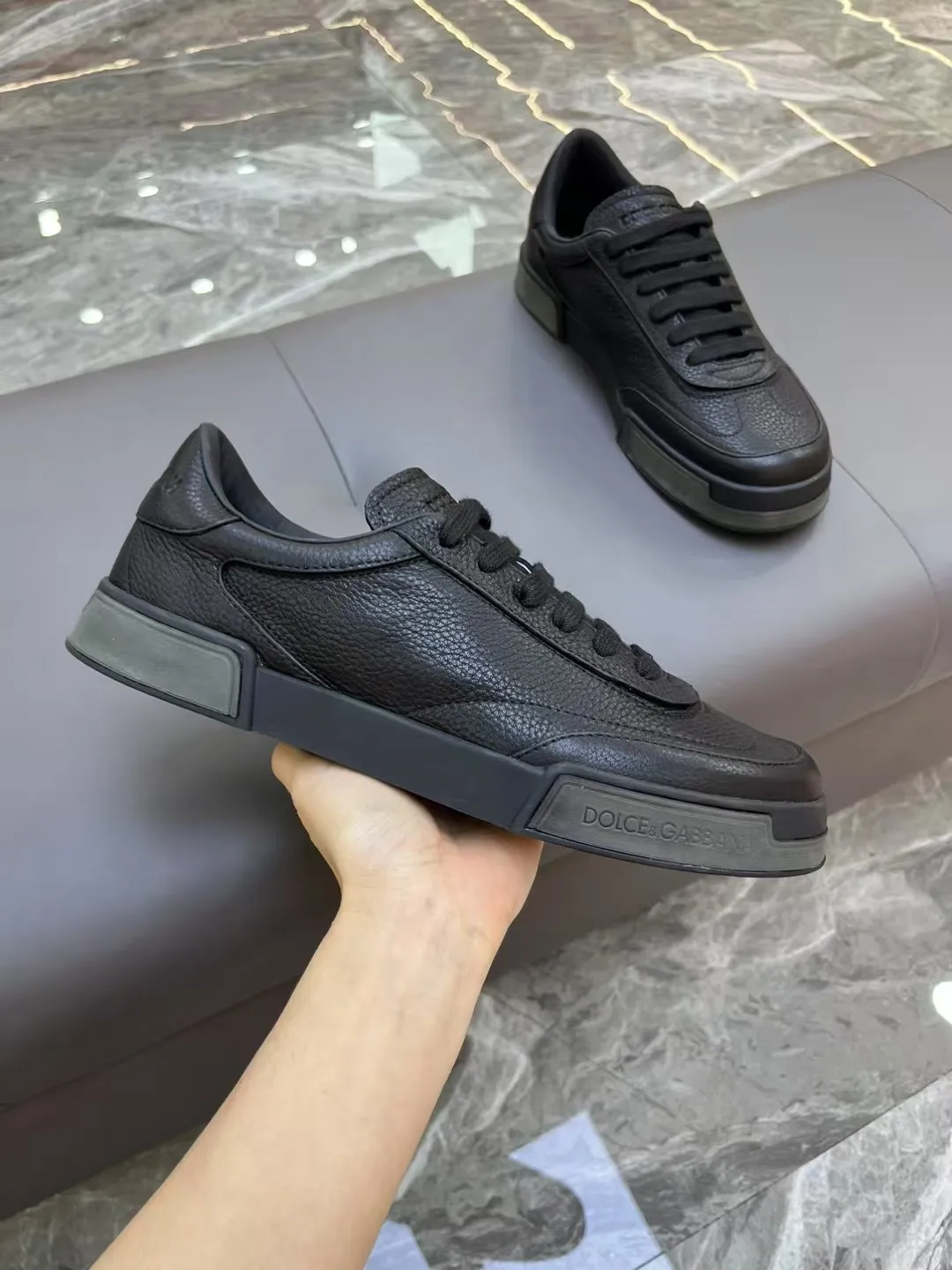 Men's shoes 💰460 [New style] 🐝🐝⚠️[DG] ⚠️High grade, top craftsmanship ⚠️Men's casual style, regular size 39 to 44 (45 can be customized ⚠️D &G Fashionable and casual style, unique design style! Fully original single-layer calfskin hollow design, inner calfskin latex back foot! Exclusive for summer! Original TPU outsole! Look at the details of the quality, and it can stand up to all kinds of tests!